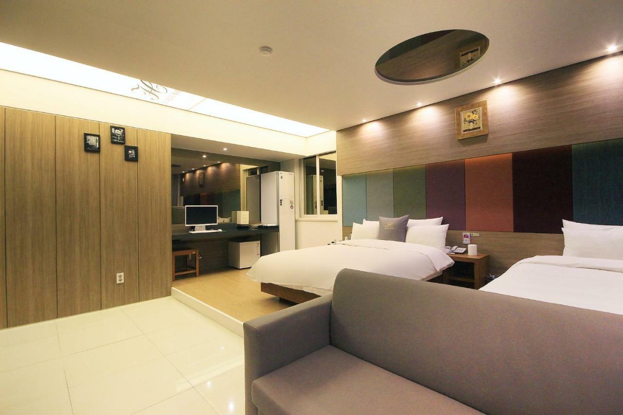 H Drive Hotel Iksan Екстериор снимка