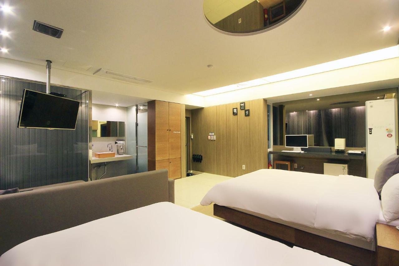 H Drive Hotel Iksan Екстериор снимка