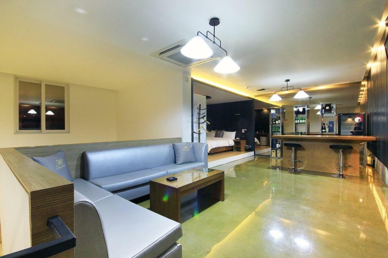 H Drive Hotel Iksan Екстериор снимка